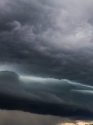 show-shelf-cloud-3153624-1920-377x277