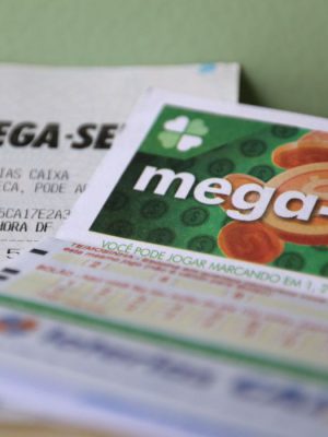 Bilhetes de aposta da mega-sena.