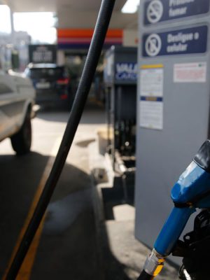 Greve de caminhoneiros causa desabastecimento de combustível em postos de gasolina da cidade de Teresópolis, na região serrana do Rio de Janeiro.