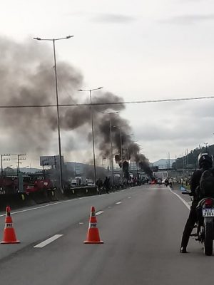 apos-resultado-das-eleicoes-manifestacoes-bloqueiam-rodovias-em-sc-veja-quais-e1667216225185